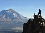 O casal 1000dias com o vulcão Popocatépetl ao fundo, perto de Amecameca, na região central do México
